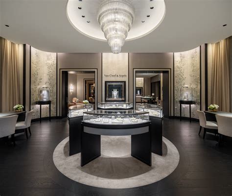 van cleef arpels bloor.